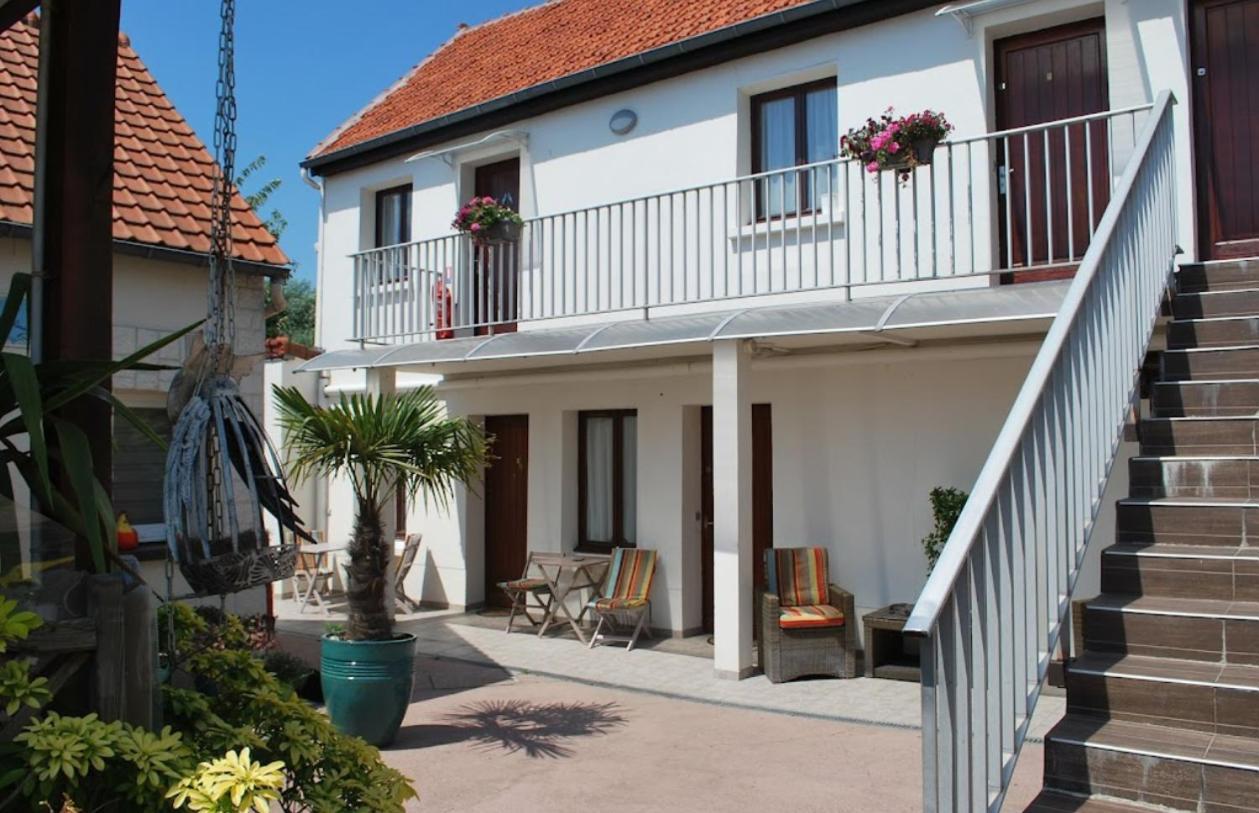 Le Clos Robinson Martin-Eglise Exterior photo